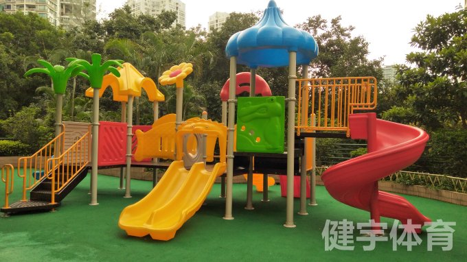 深圳市南山區(qū)創(chuàng)世紀(jì)濱?；▓@兒童滑滑梯安裝